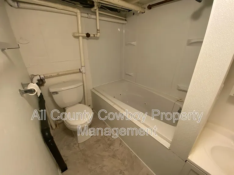 310 S 12th St #B — Photo 6
