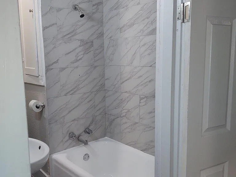 800 W Capps St #5 — Photo 3