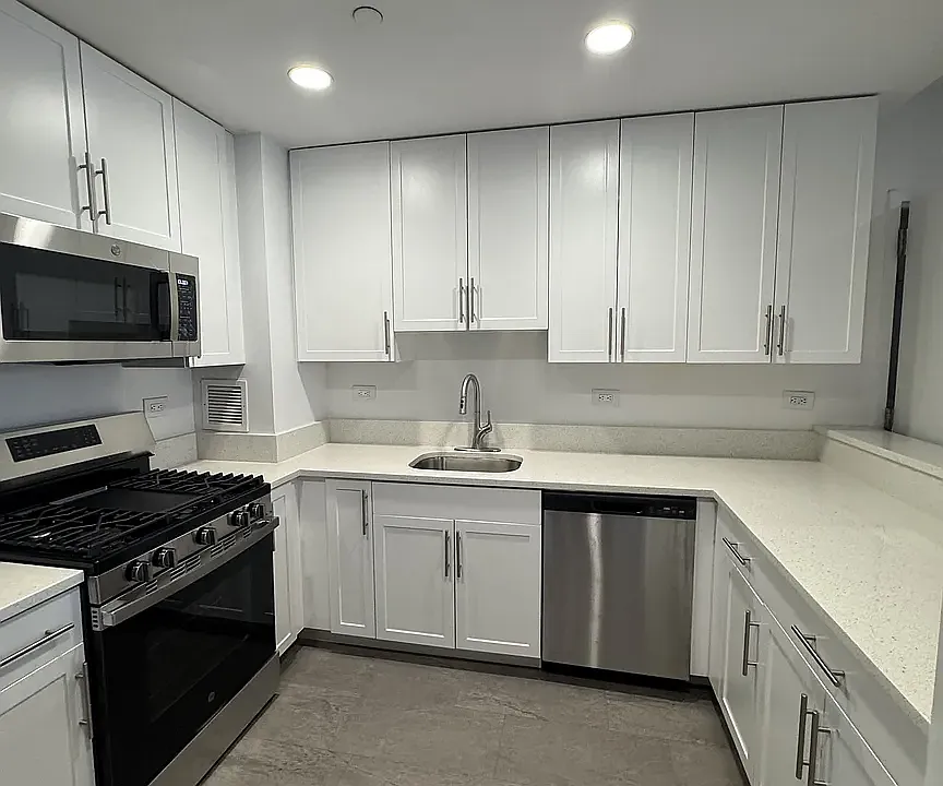 9745 Queens Blvd #601