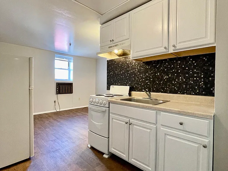 5838 Alderson St #7 — Photo 2