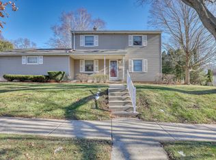 205 Millwood Ln, Waukesha, WI 53188