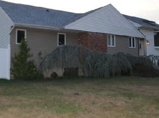 520 Nolting Ave, North Babylon, NY 11703