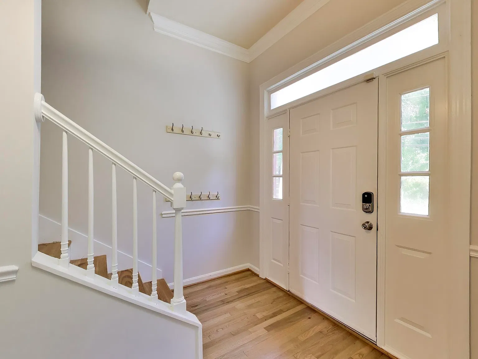 4 bed, 3.5 bath, 3932 sqft, $3,800 — Photo 3