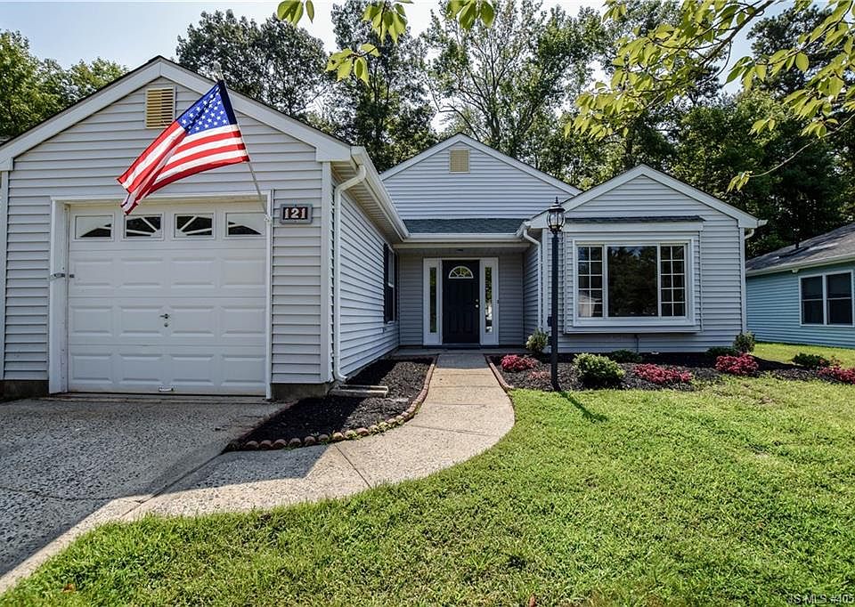1st image of 121 Lantern Pl
