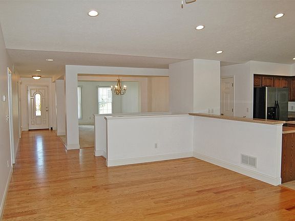 4th image of 6705 Mackey Ct