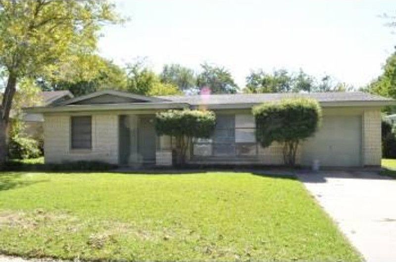 2nd image of 2638 Highwood Dr
