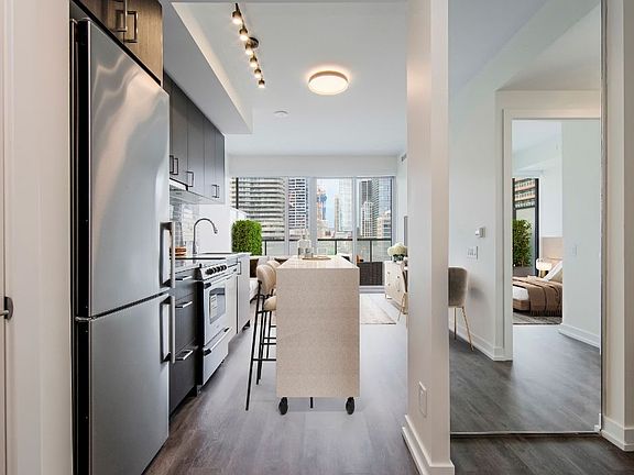 5th image of 7 Grosvenor St #3-Bedroom