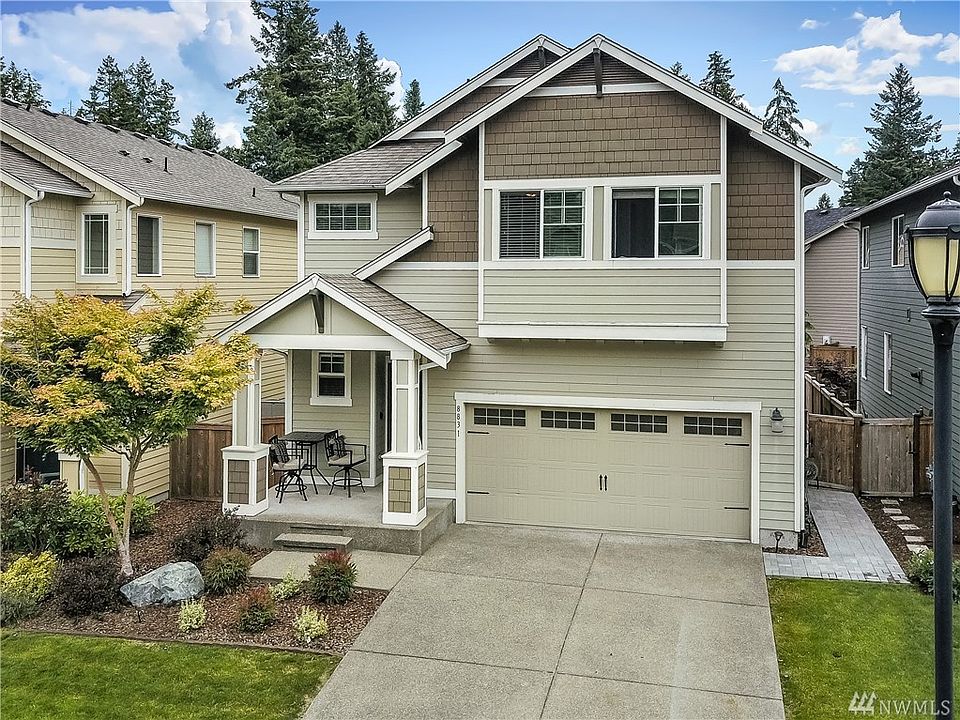 View of front of home.