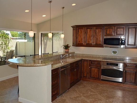 3rd image of 7688 E Dayview Cir