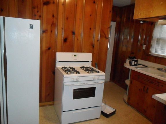3rd image of 5627 Winthrop Ave