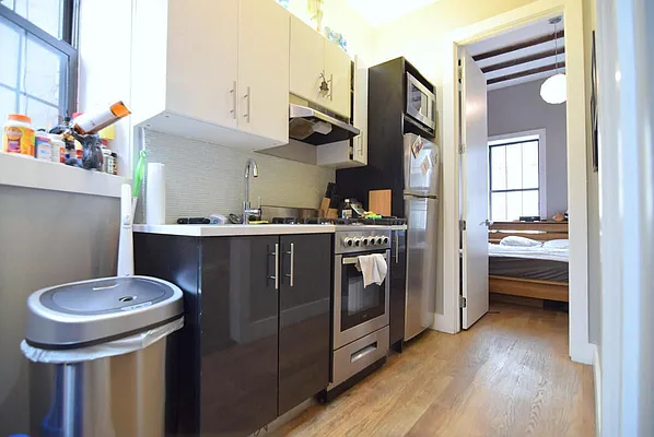 Rented by Safdie Realty Group | media 26