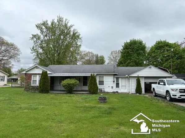 3950 W Sterns Rd, Lambertville, MI 48144