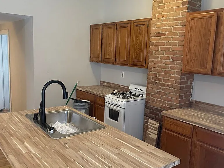 469 Cumberland Ave — Photo 2