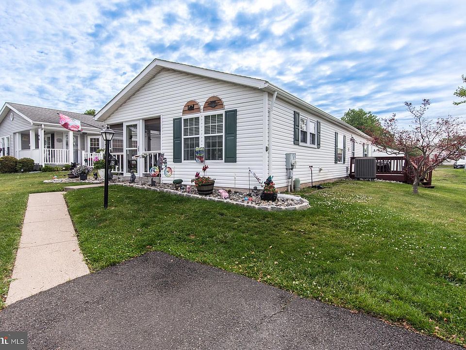 1st image of 97 Acorn Ct E