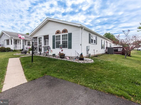 97 Acorn Ct E, New Hope, PA 18938