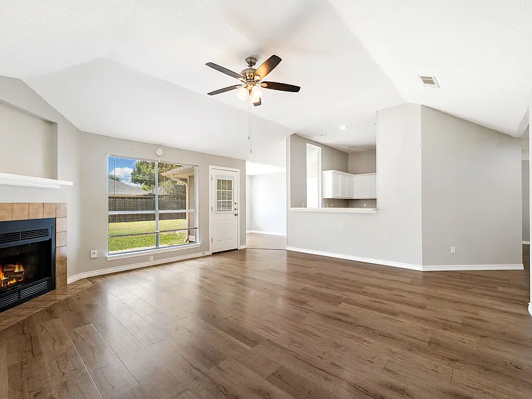 503 Eaglecreek Dr — Photo 4