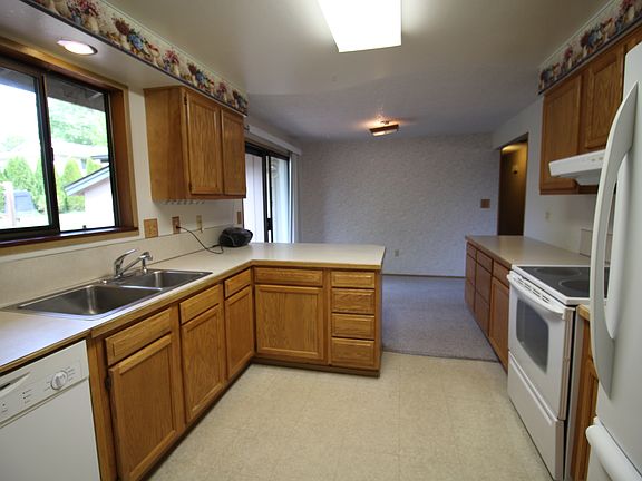 Kitchen, backyard view