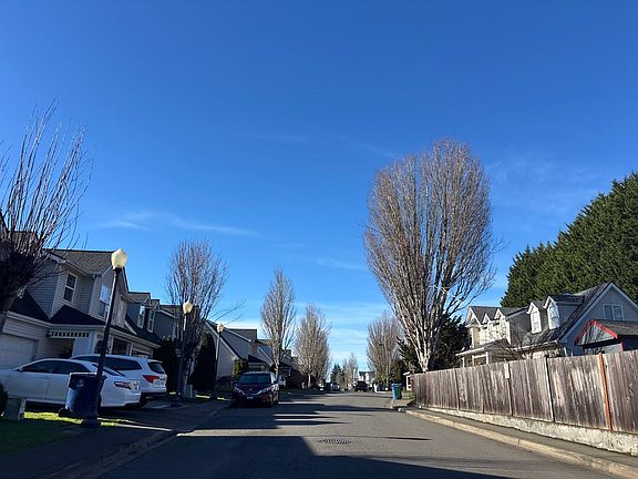 4th image of 3921ne5th Pl