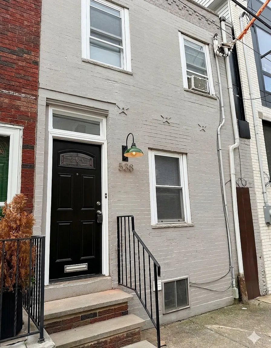 2 bed, 800 sqft, $1,745 — Photo 2