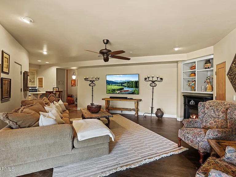 2609 E Pine Island Ln — Photo 25