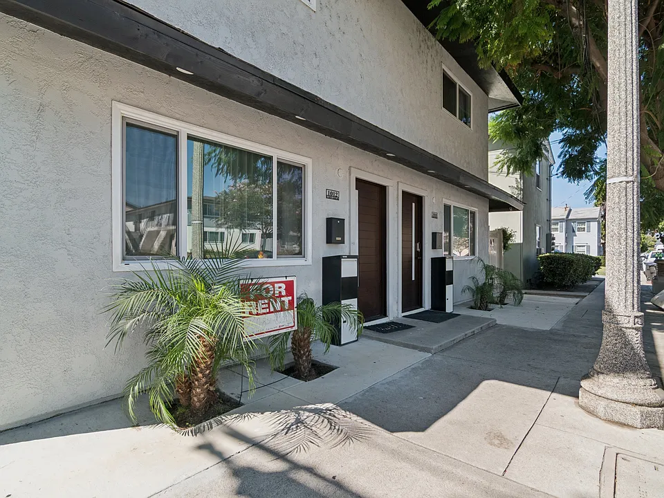 1010 E Chevy Chase Dr