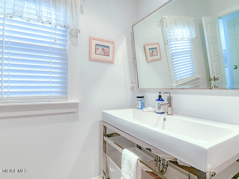 94 Embury Ave — Photo 18