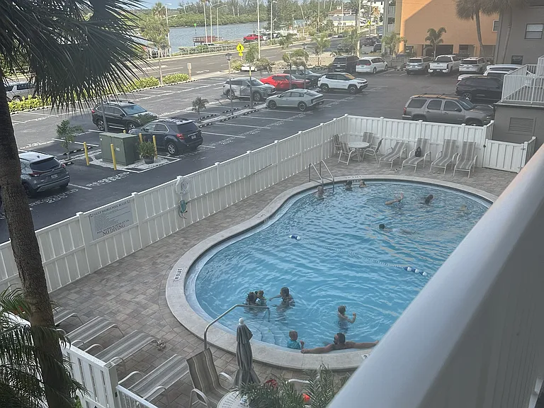 Gulf Blvd — Photo 4