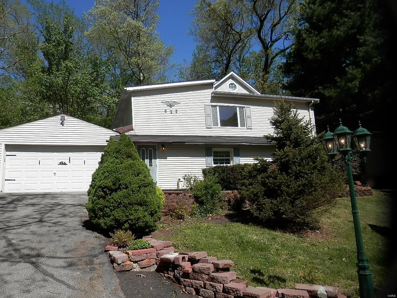 635 Castlewood Dr photo 1
