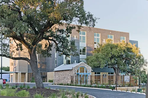 Eight Forty Apartments Photo 1