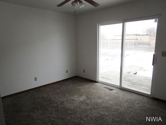5th image of 211 W 15th St