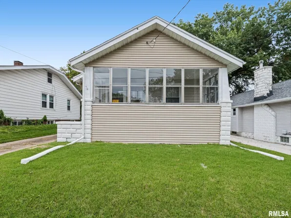 1211 W Hanssler Pl, Peoria, IL 61604