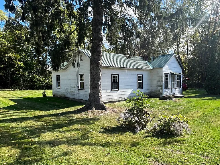 2112 State Route 32 — Photo 13