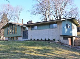 N63W15819 Claremore Cir, Menomonee Falls, WI 53051