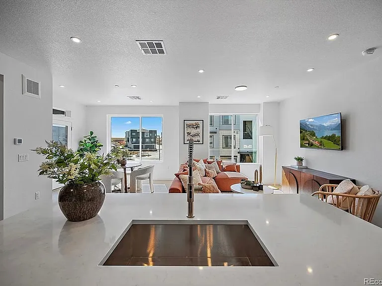 11940 Soprano Cir #304 — Photo 7