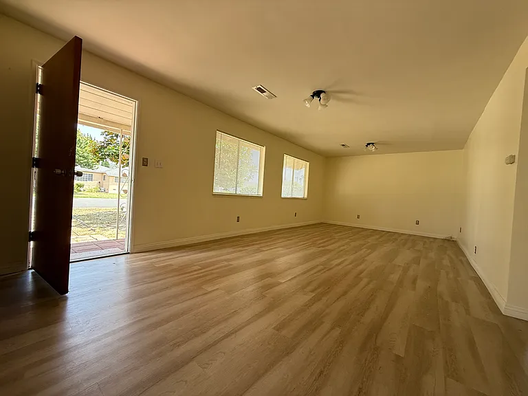 4831 Fiesta Ave #A — Photo 11