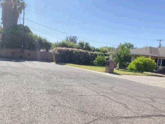 Exterior Neighborhood (street photo)