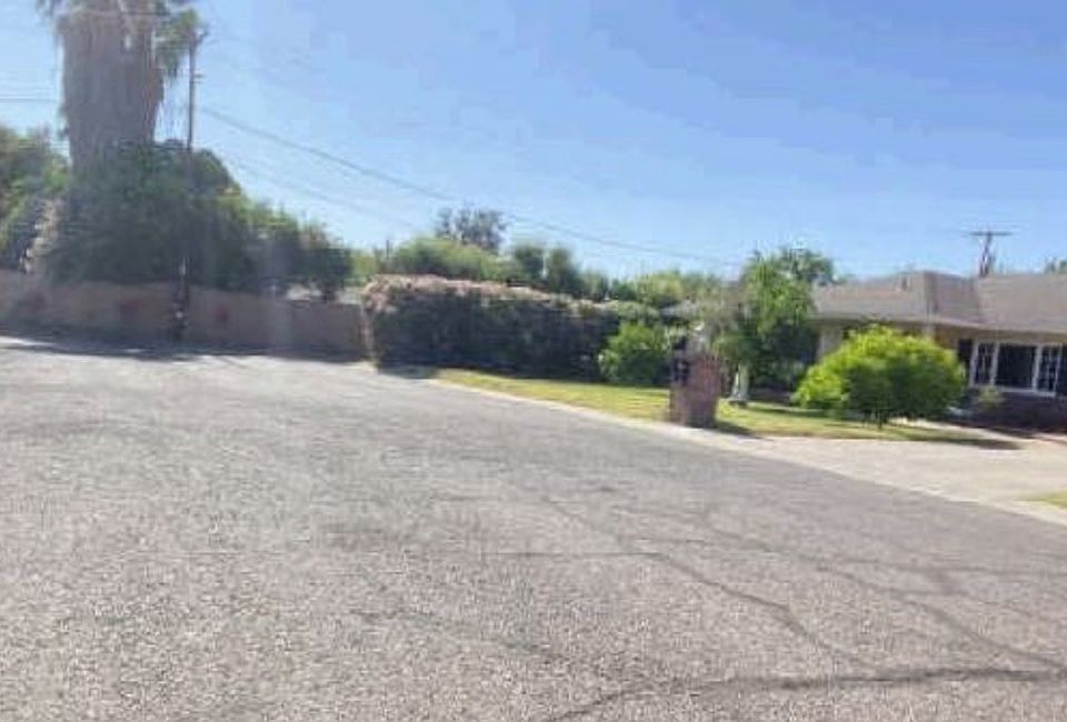 Exterior Neighborhood (street photo)