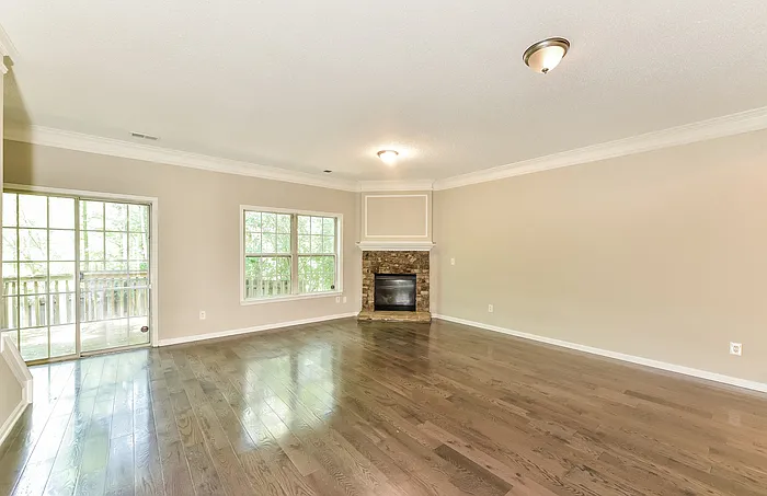 3 bed, 2.5 bath, 1632 sqft, $2,095 — Photo 3