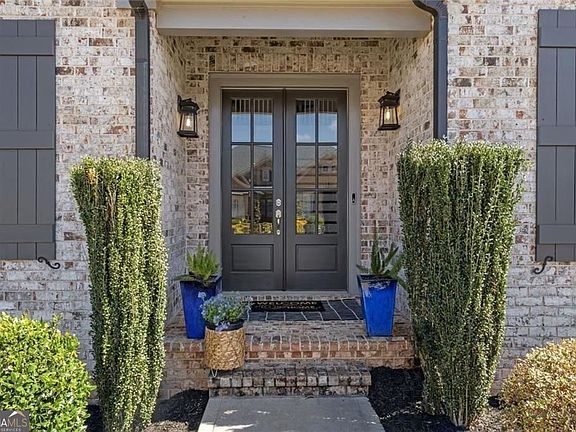 3rd image of 3345 Carmichael Dr
