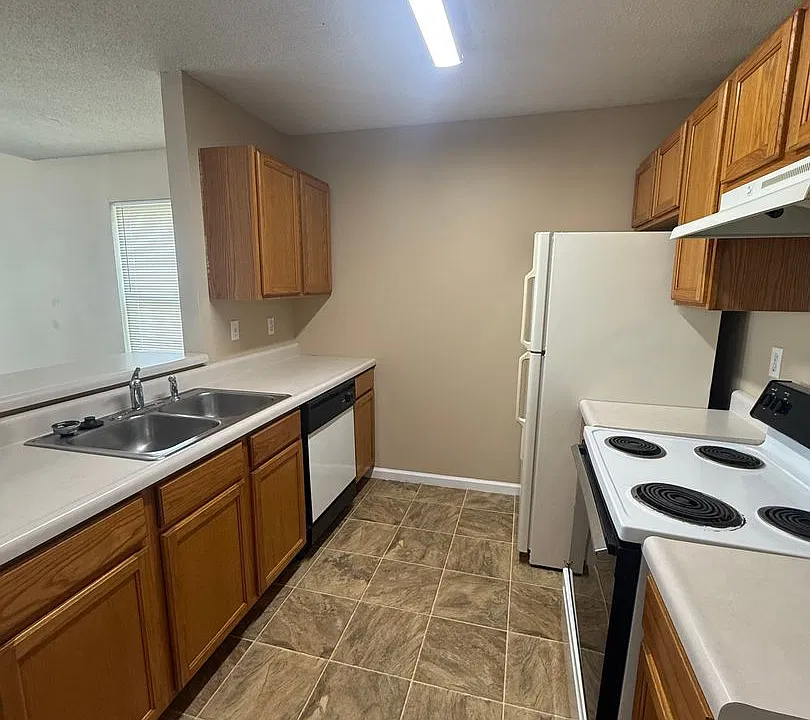 5101-5103 Geyser Blvd