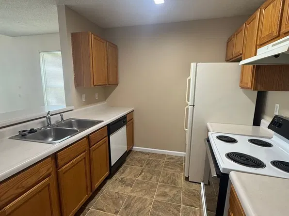 Geyser, 5101-5103 Geyser Blvd #5101, Columbia, MO 65202