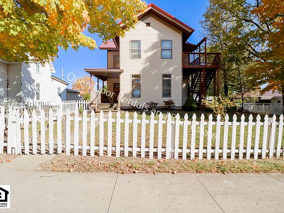 2nd image of 460 S Elm St #1B-1BA-696SQFT