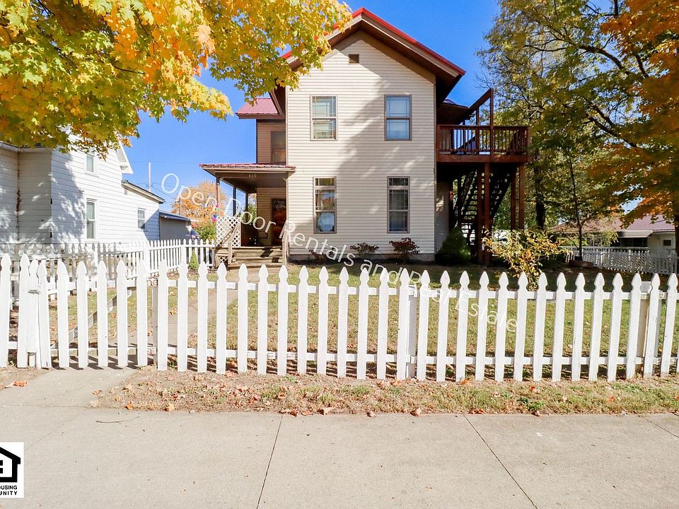 1st image of 460 S Elm St #1B-1BA-696SQFT