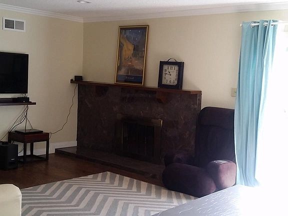4th image of 18638 Liggett St