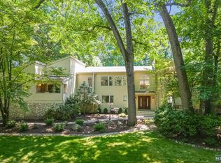 4 Little Mountain Rd, Old Tappan, NJ 07675