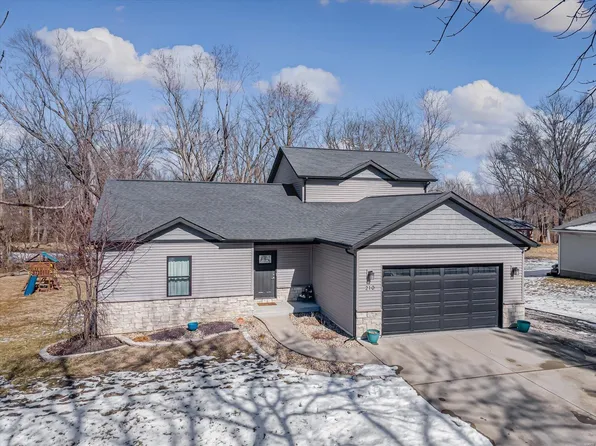 210 Montgomery St, Troy, IL 62294