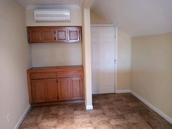 5th image of 1330 W Congress St #2