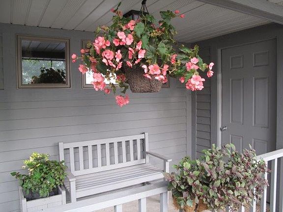 2nd image of 2373 Meadow Ln