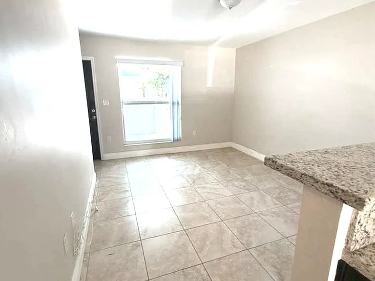 467 NW 19th St #342 — Photo 8