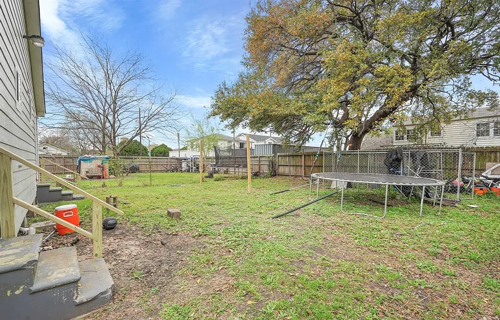 2 bed, 1.0 bath, 700 sqft, $1,400 — Photo 3